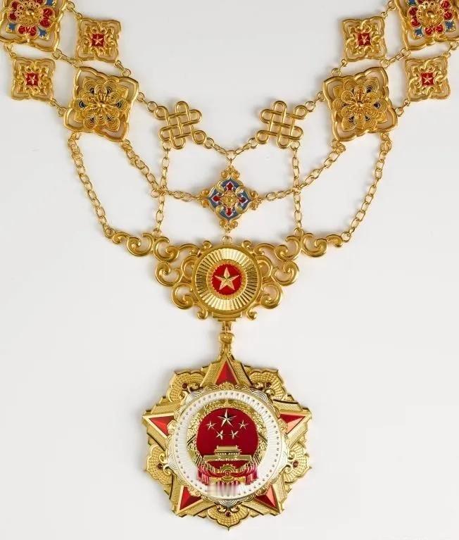 截止2024年，经过三次授勋仪式，总共有13位国家勋章获得者。

       