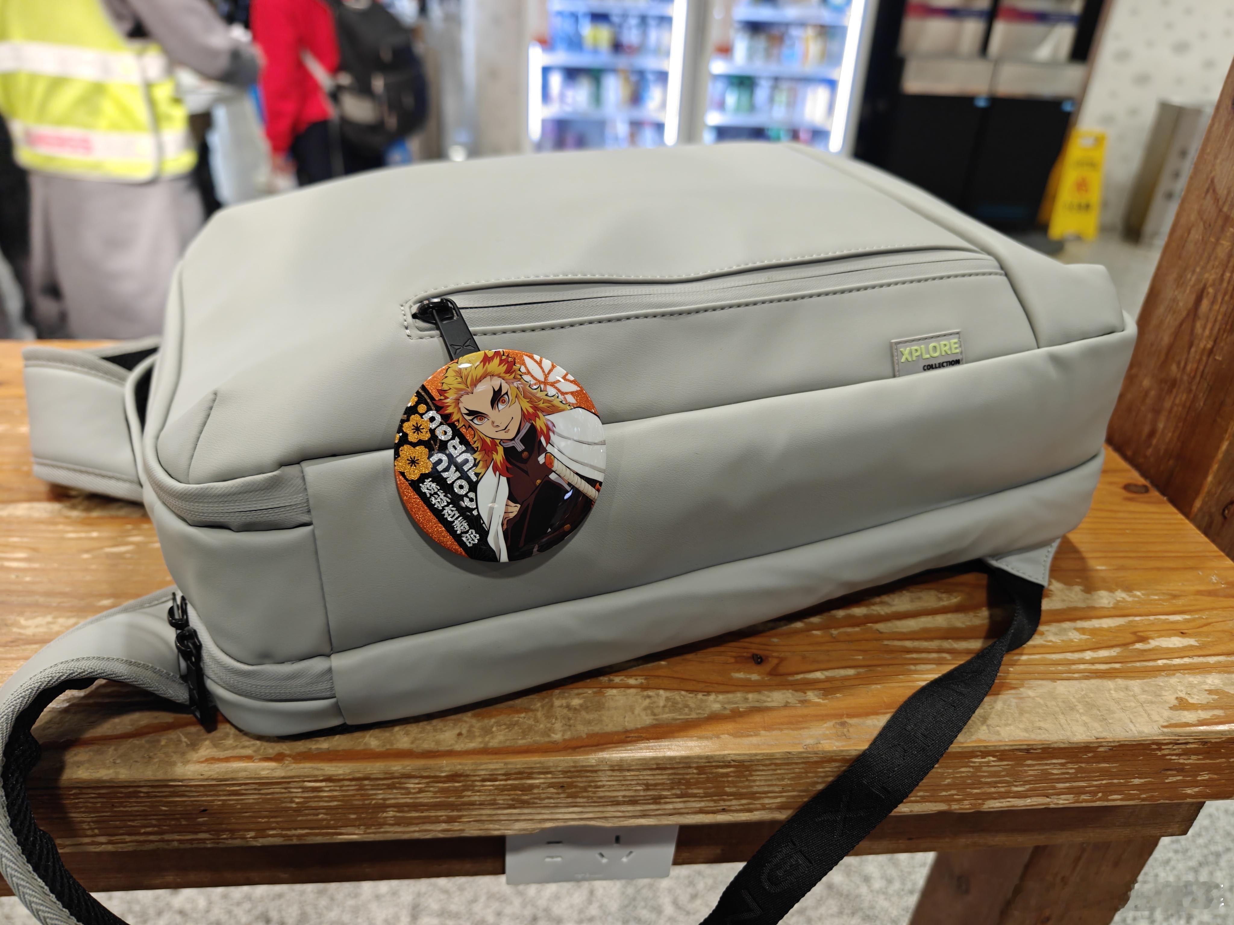 大哥就是帅(女儿送的)，配上小鹏的背包更帅了小鹏汽车