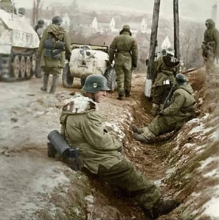1945年1月5日，骷髅师在匈牙利绍莫村附近做最后的抵抗。
