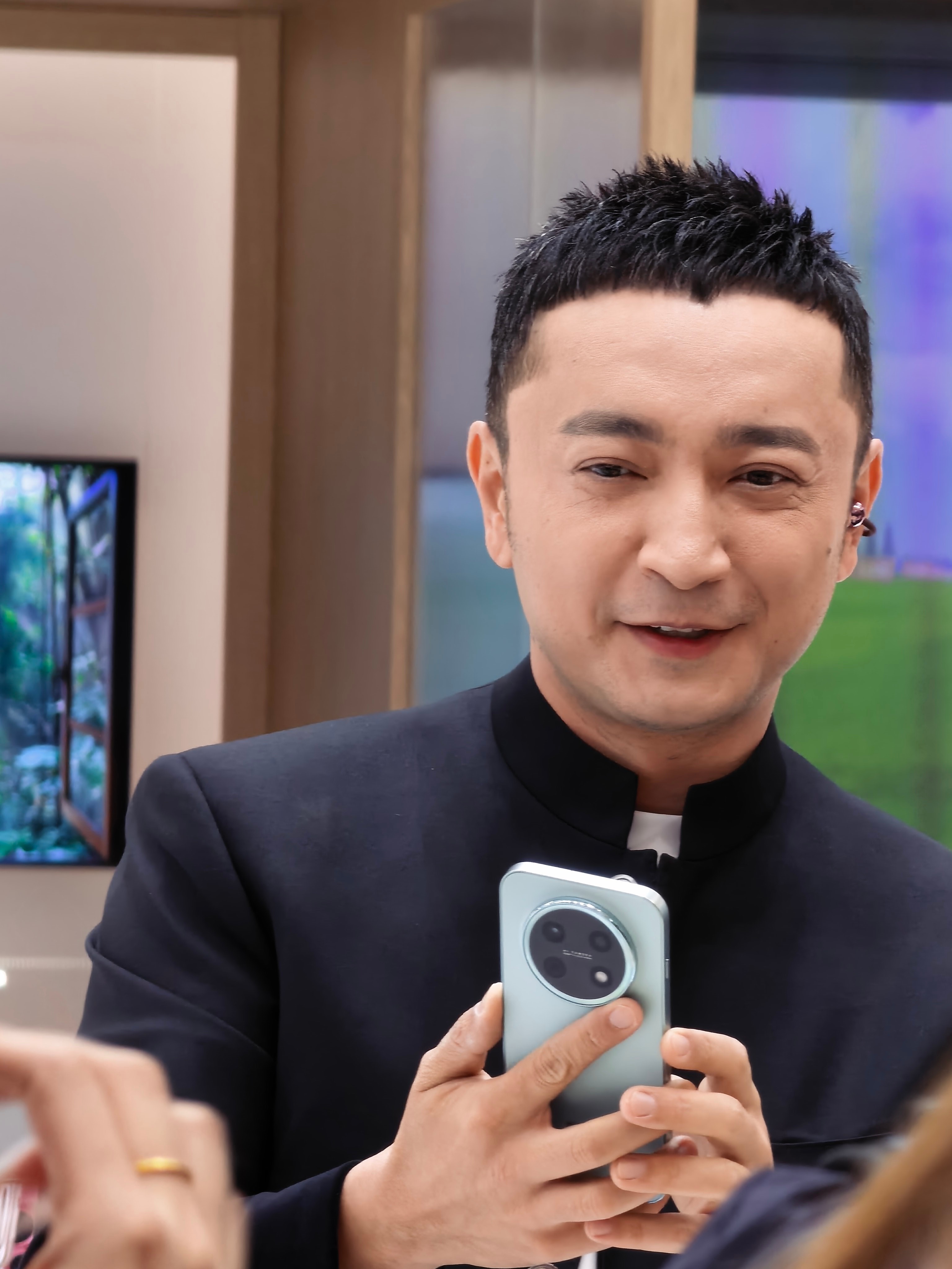 余承东官宣华为畅享90系列华为畅享全系搭载麒麟芯鸿蒙6AWE华为全场景智慧生活智