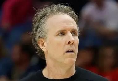 奇才悔之晚矣啊！
 
NBA常规赛上演了一场足以载入史册的得分表演，迈阿密热火主