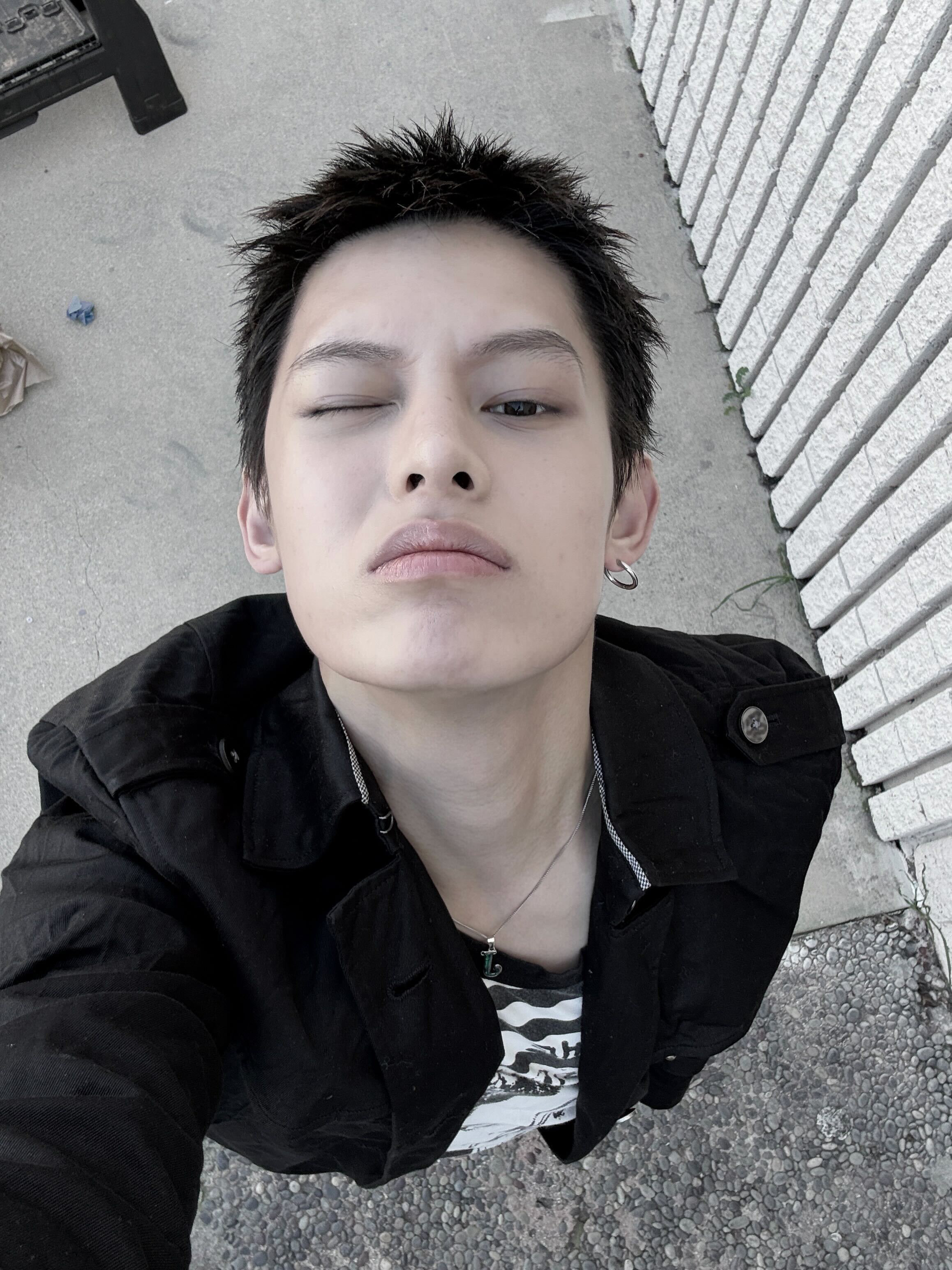 赵雨凡james 🦅赵雨凡 咳咳，这位男士，我已经知道你长得很帅了😋 