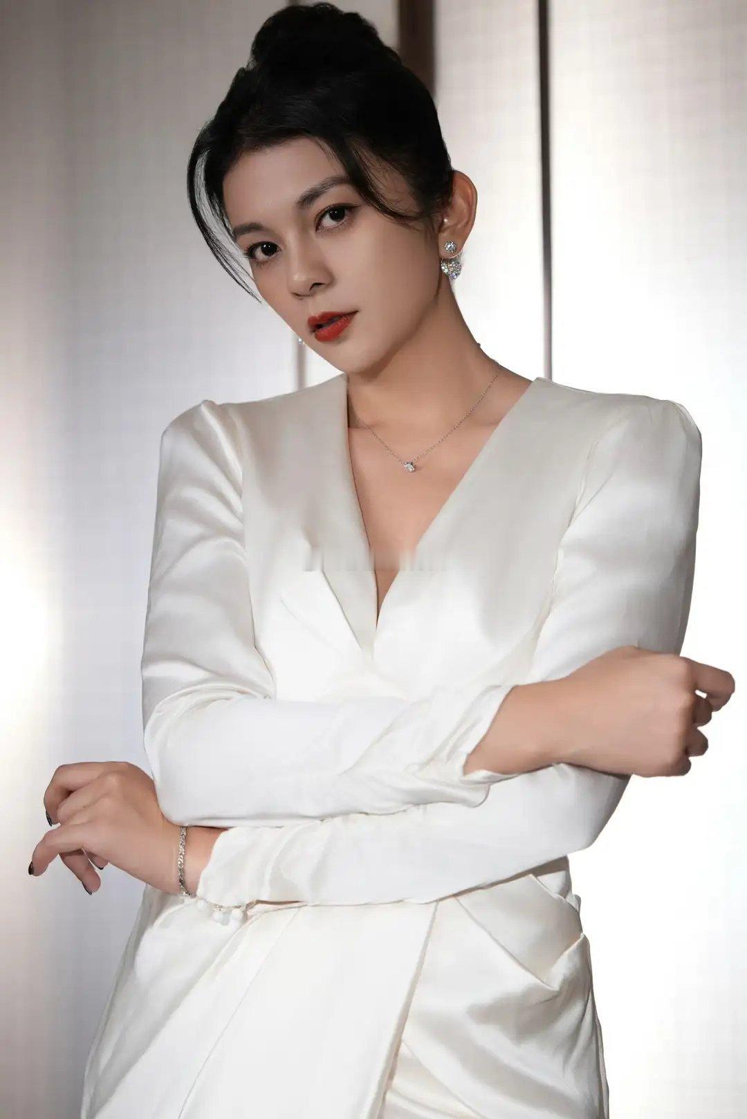 快女谈莉娜结婚！婚礼现场视频曝光，老公不是张翰是东北人刘正飞 ​​​