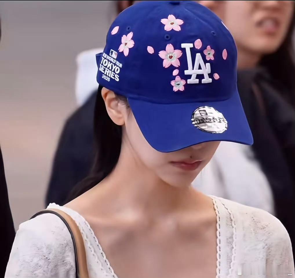直观体会 下脸又窄又小的人带鸭舌帽有多好看 ​​​
