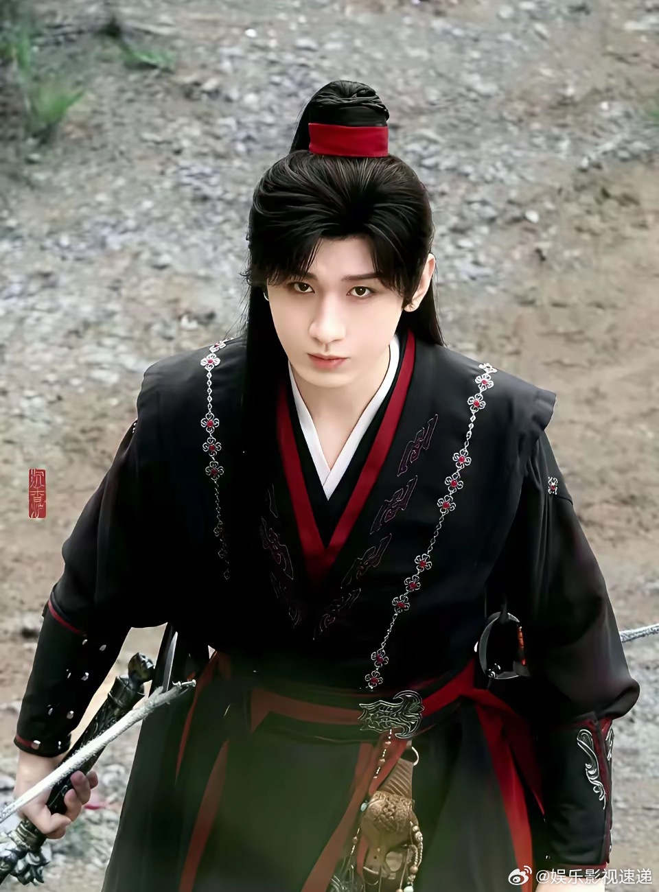 我敢打包票，《赴山海》极大程度上是成毅当演员以来，压力最大的一部戏。​不仅因为这