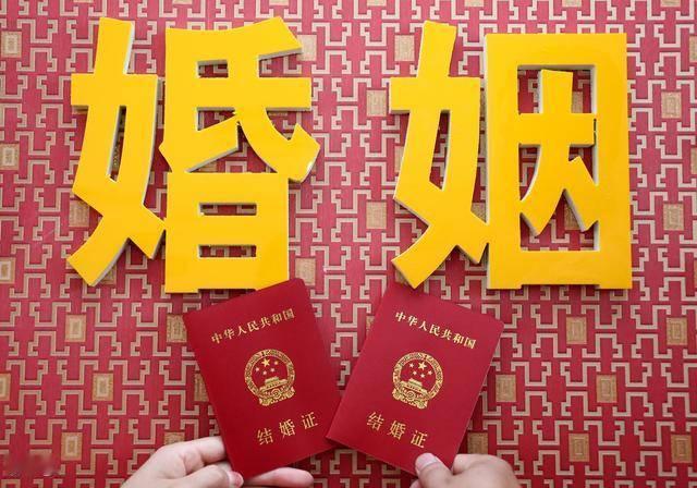一对男女相亲，俩人都相中对方，但女方一开口就说彩礼得要18万，少一分都不行！男方
