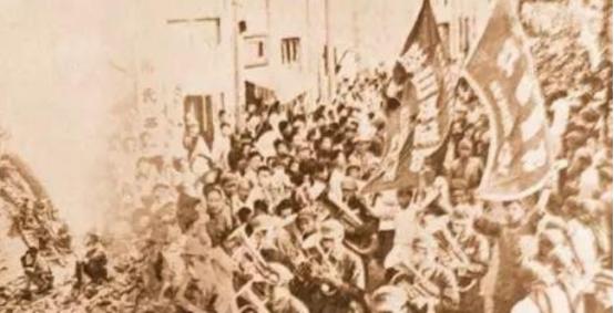 1949年4月中旬，就在四野大军结束休整开始南下时，领导班子却突然发生重大变化：