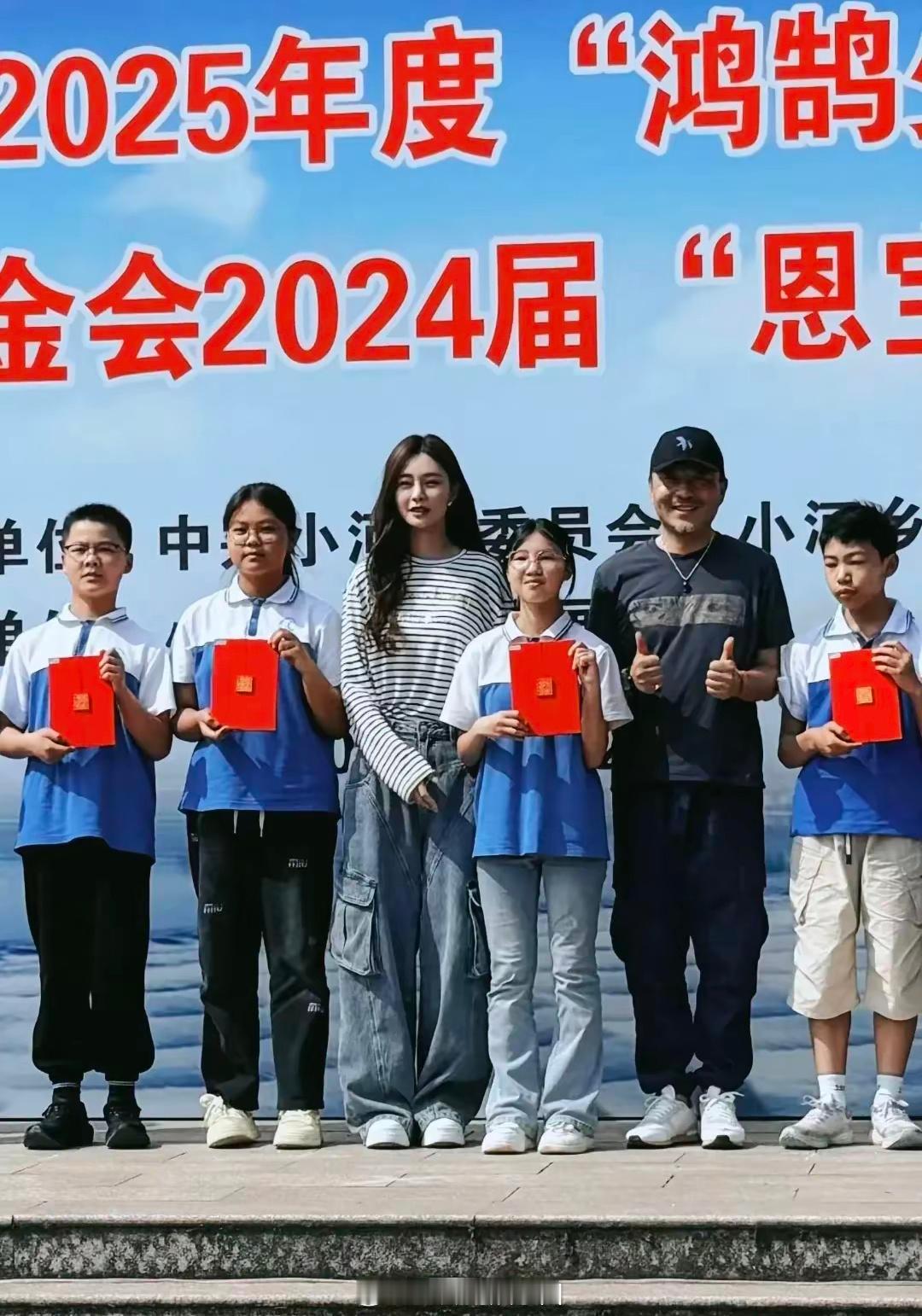 沈梦辰和汪涵聚会，51岁汪涵头发斑白，皮肤黝黑，不戴眼镜显沧桑 ​​​
