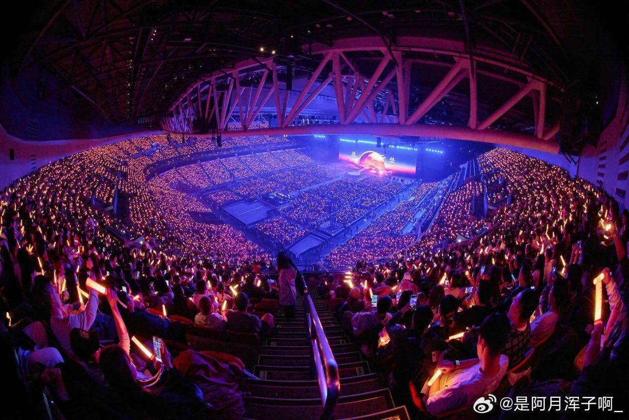 抽4个人去看演唱会！酒店+机票+演唱会门票全包！不要的可折现6000元！想干嘛干