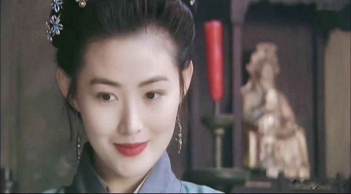 老版《水浒传》里，潘金莲那个演员，导演特意选的身高超过一米七的，因为这样可以跟武