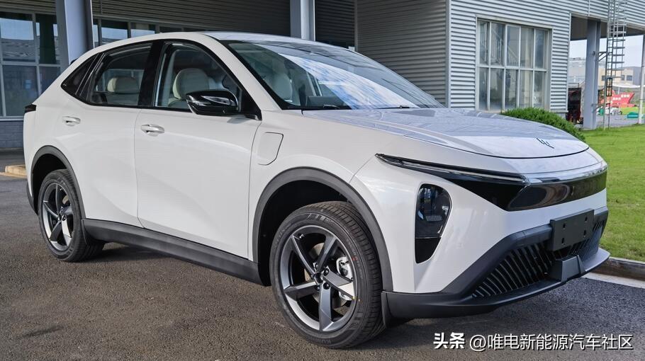 江铃集团新能源羿驰05S工信部申报，之前成都车展前夕已经实车亮相[思考]
车身尺