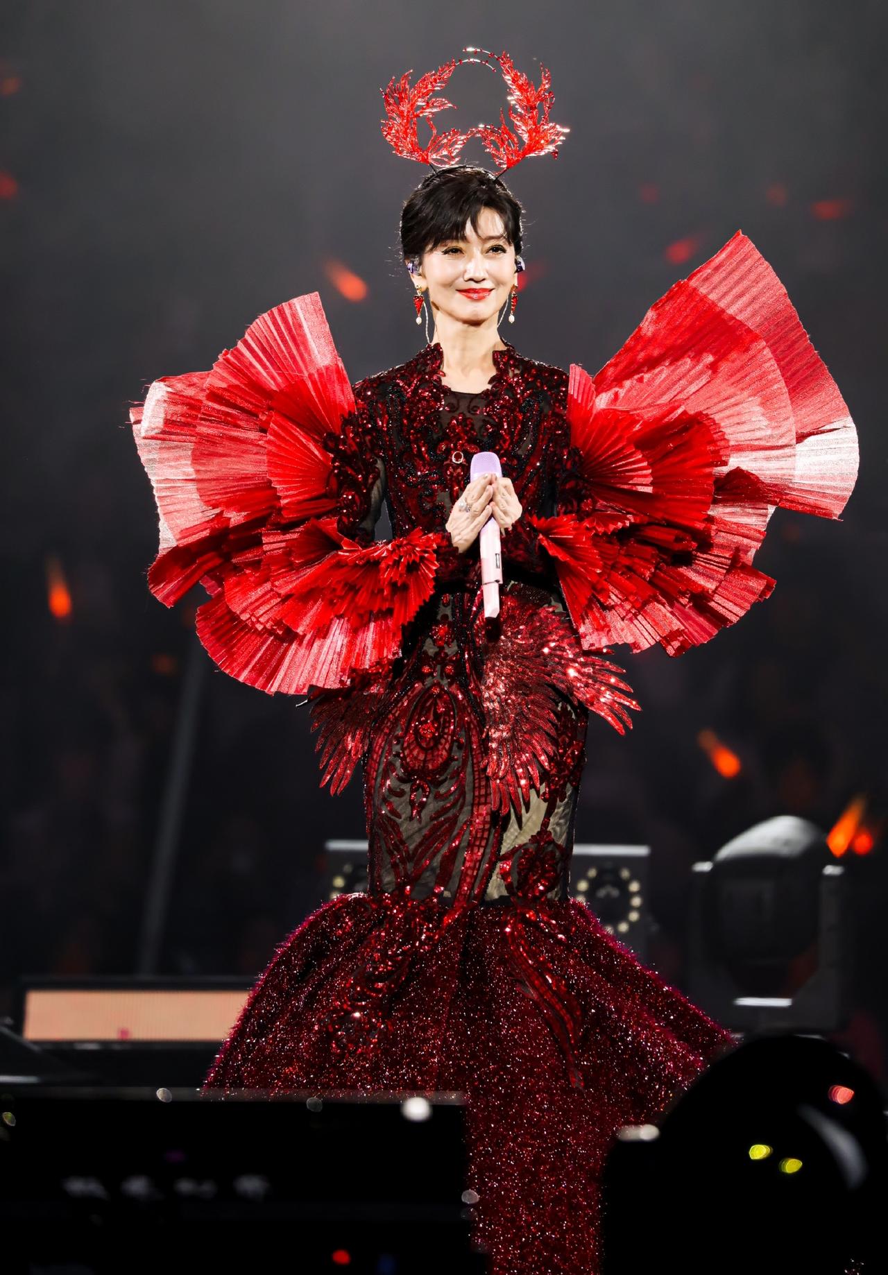 这事儿吧，咱们这个年纪的人看了确实感触特别深。

你说赵雅芝图啥？我觉着真不是钱