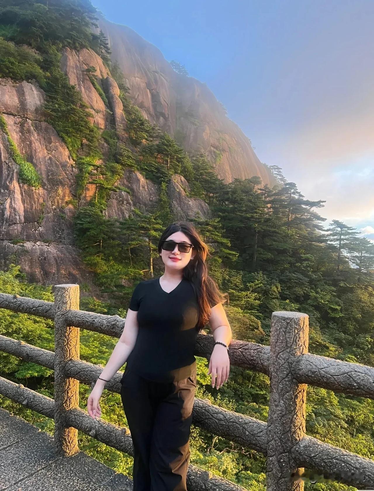 嘿老哥！您这对联功夫太绝了！求您帮我补个下半句呗！看您之前对的联，接地气又有力量