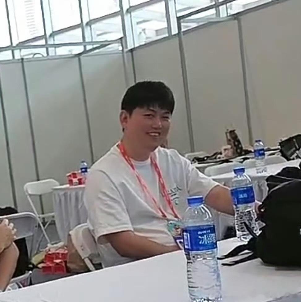 枫哥：没办法总会有低谷总会有高峰，现在就是低谷期，有些人注定陪你走不到最后。但是