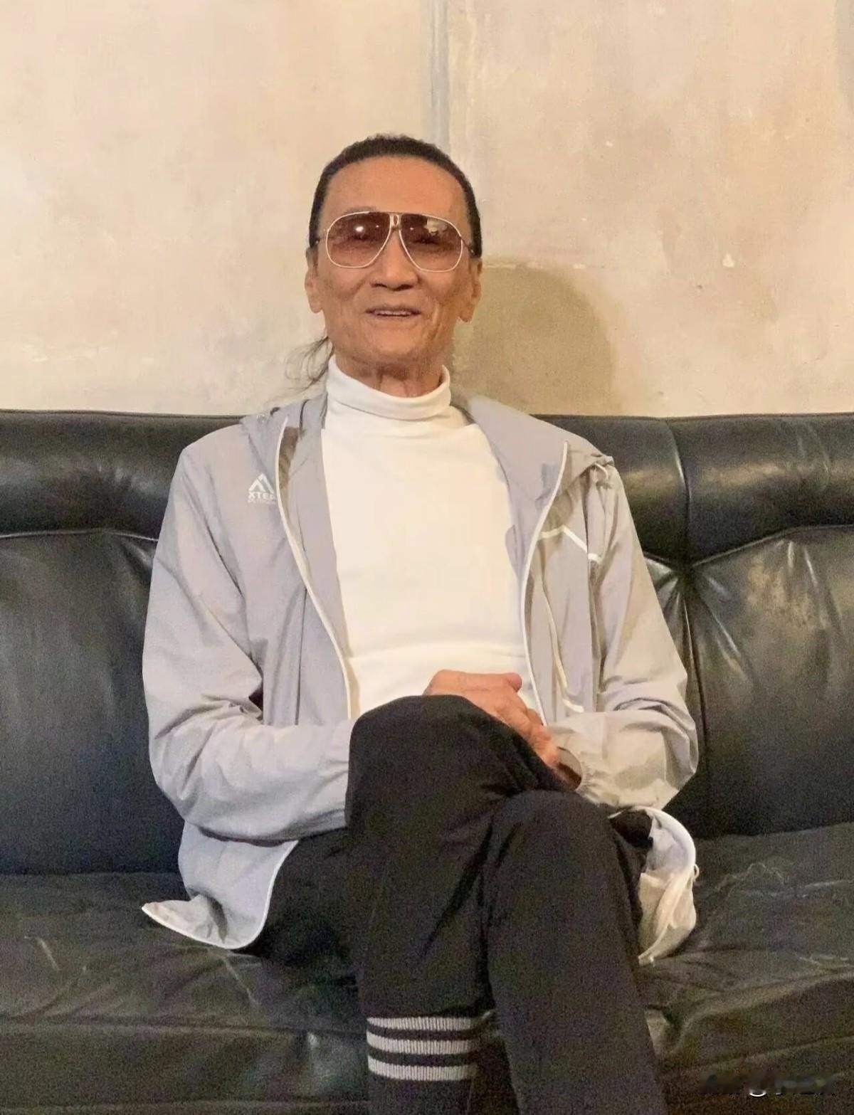 89岁谢贤离开了，走前他已交代好陪葬品和遗产，唯独放不下小林青霞母子。

据报道