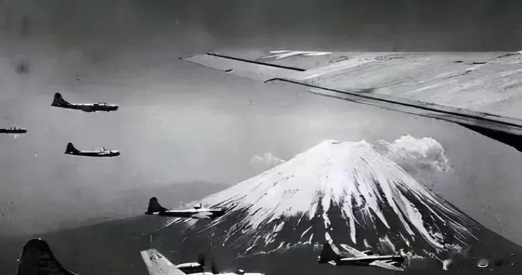 1944年，美军对东京的轰炸已持续半年之久，投下超过一万吨炸弹，然而日本的军工生