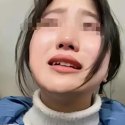 村里老陈单身一辈子，18年前在村口抱回一名被遗弃的女婴，取名“念念”，省吃俭用把