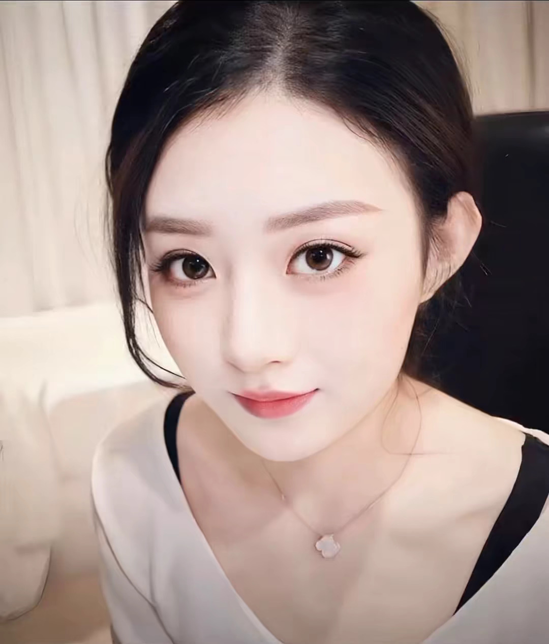赵丽颖李秋萍 zly 赵丽颖小城大事都说你眼中开倾世桃花，却如何一夕桃花雨下。我