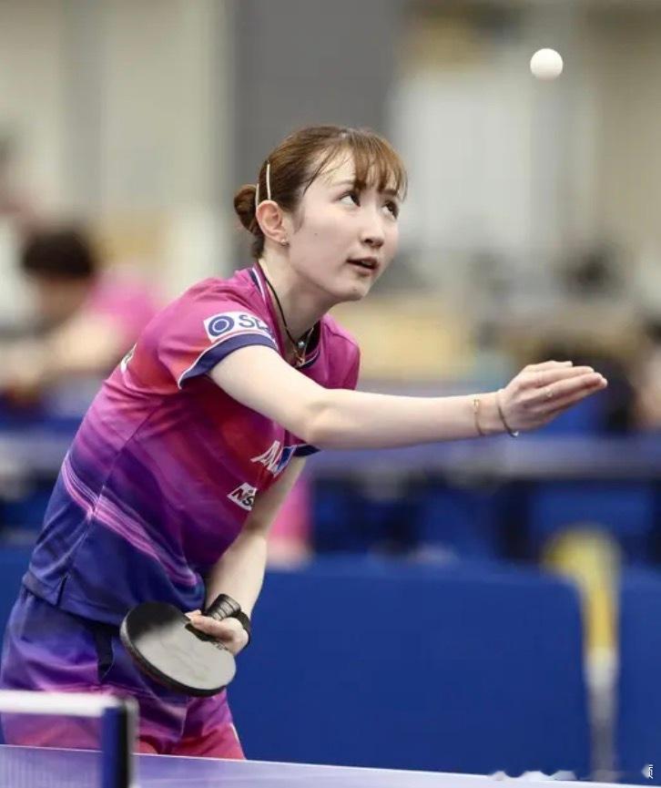 ……过去她更多是以针对对手弱点的回合组织为主，但现在她正在转变为：“用正手和反手