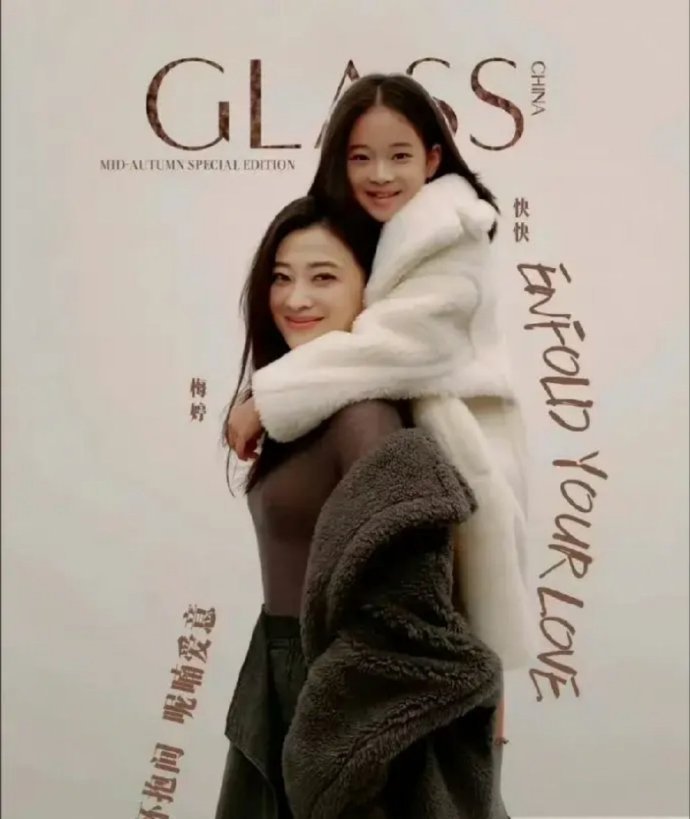 梅婷真的生了一个小梅婷，女儿快快长得也太像她了～ ​​​