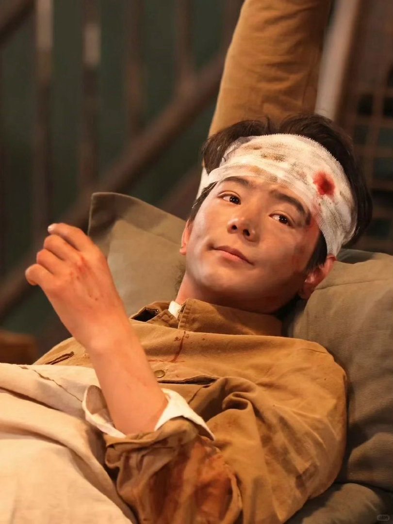 曾志伟对丁真的评价无限超越班 “白纸”这个词，从曾志伟嘴里说出来，分量不一样。不