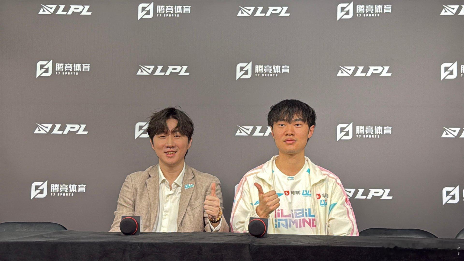 今日份胜利合影👍Knight定海神针 wbg对战blg T1官宣Keria续约