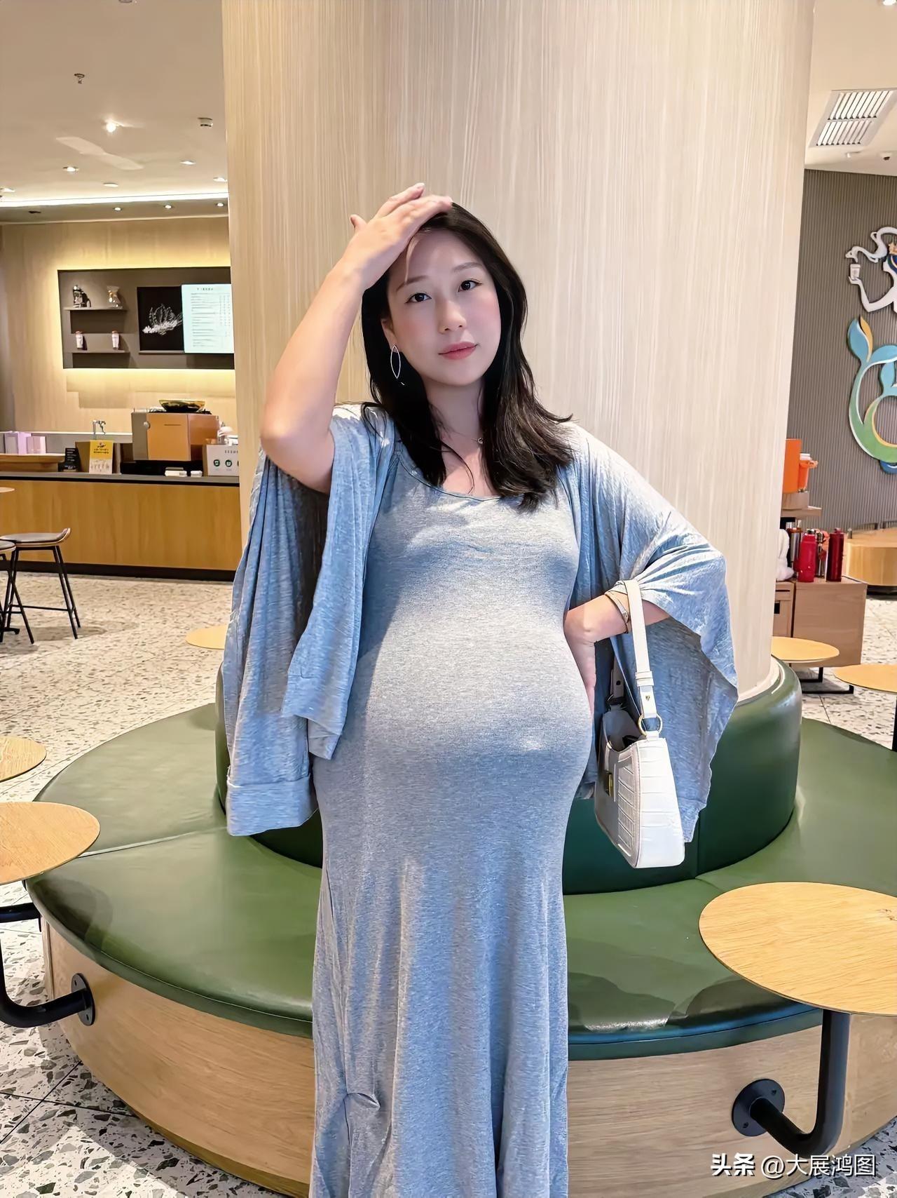 孕晚期穿搭秘籍：舒适与时尚并存的孕妇装！简约怀孕穿搭 中晚期孕妇穿搭 孕妇装早春