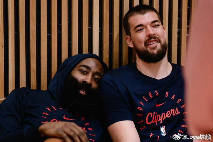 祖巴茨近日在专访中透露：“上赛季是我打篮球最开心的一年，我们从不被看好，到没人对