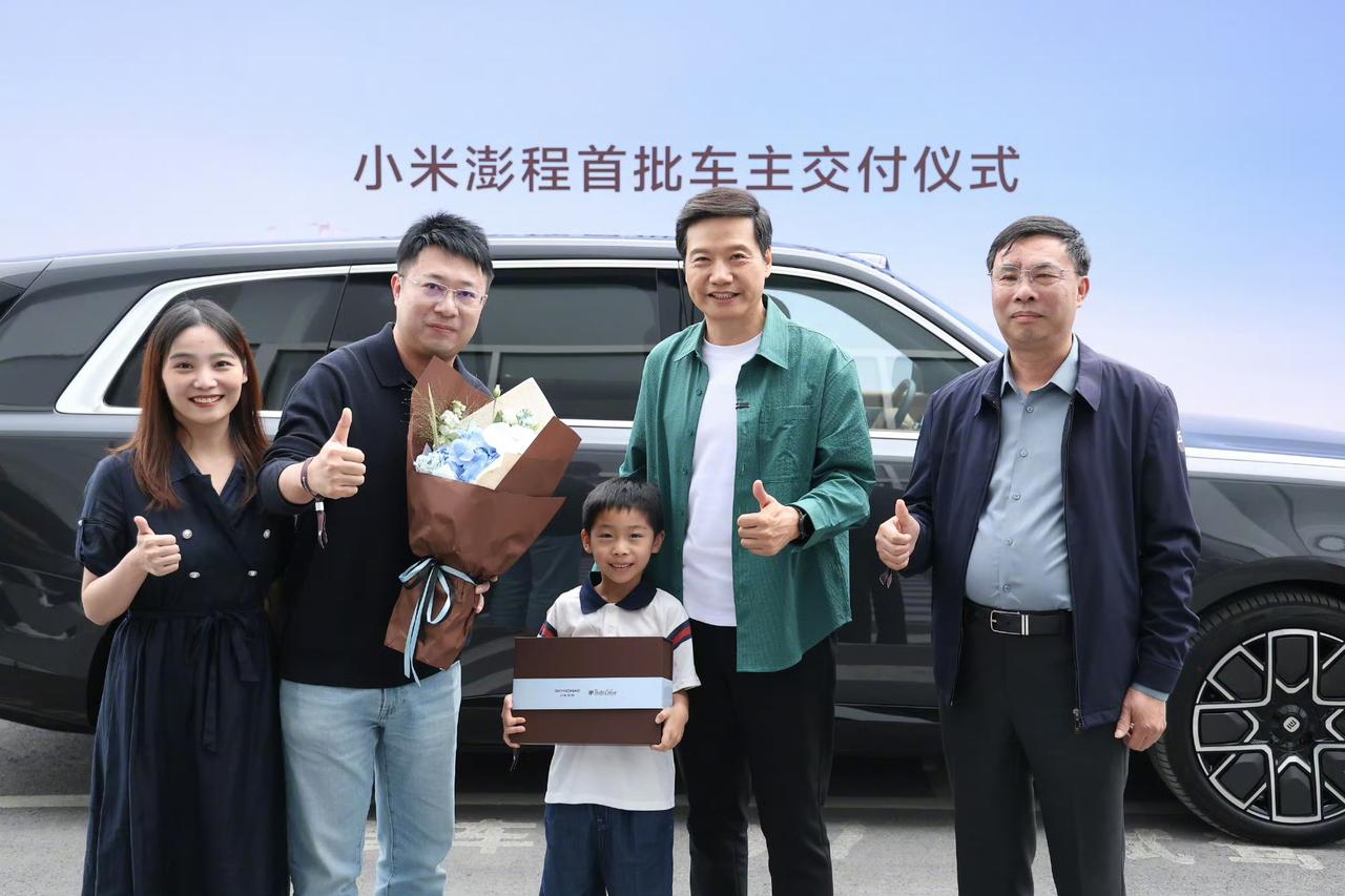 雷总又给大家开车门了！终于不是在北京举办交车仪式，而是在徐州，也就是号称彭城的澎