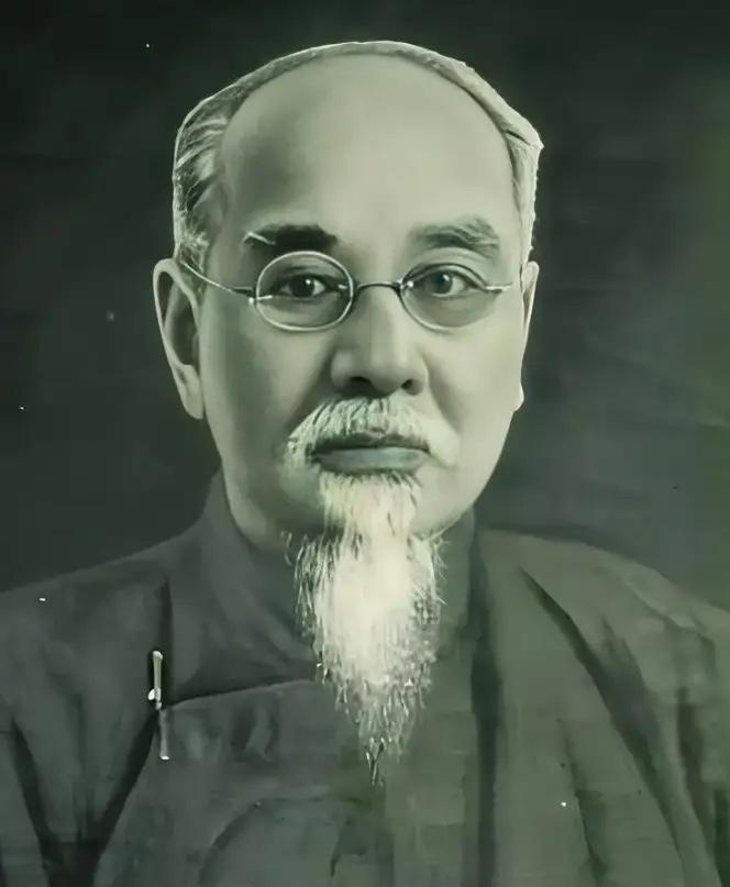 1943年林森车祸离世，蒋介石质问戴笠，一句话戳破国民党高层权力暗流 
 
19