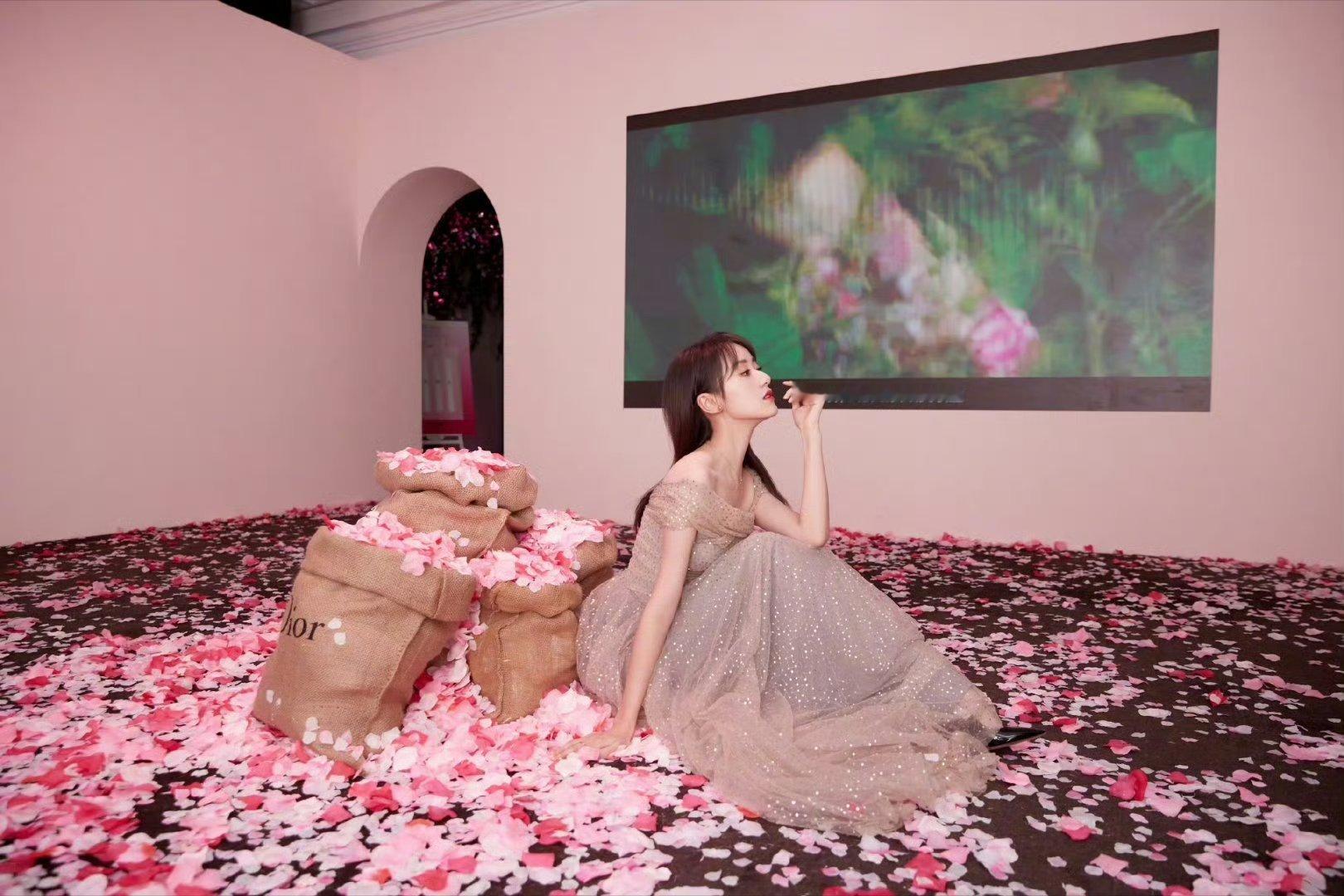 人间至甜袁冰妍 撒娇中，请接收我的萌力~💖