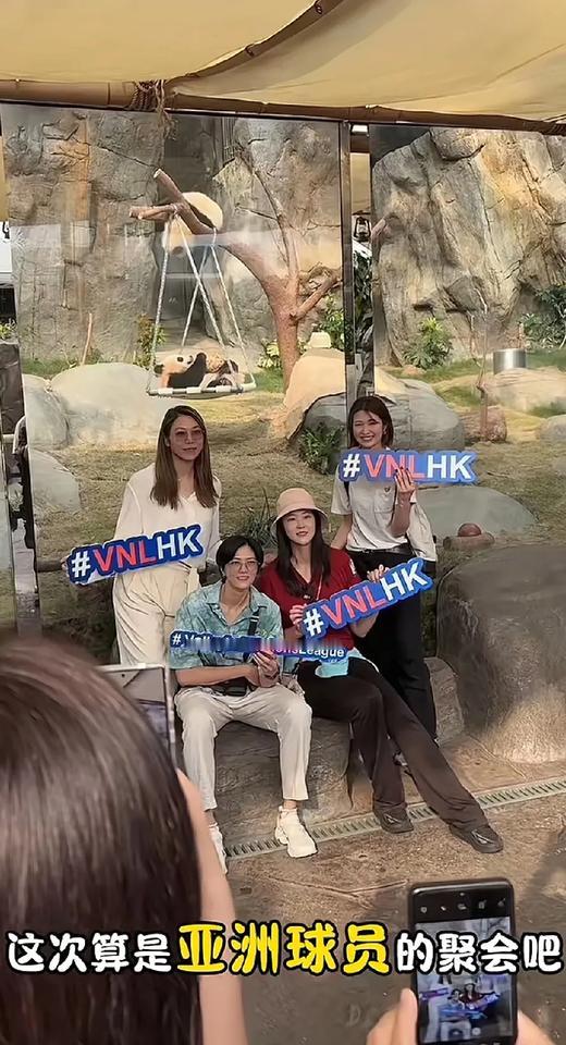 四位退役女排美女队员大闹香江
       受邀参加2025年世界女排联赛香港站