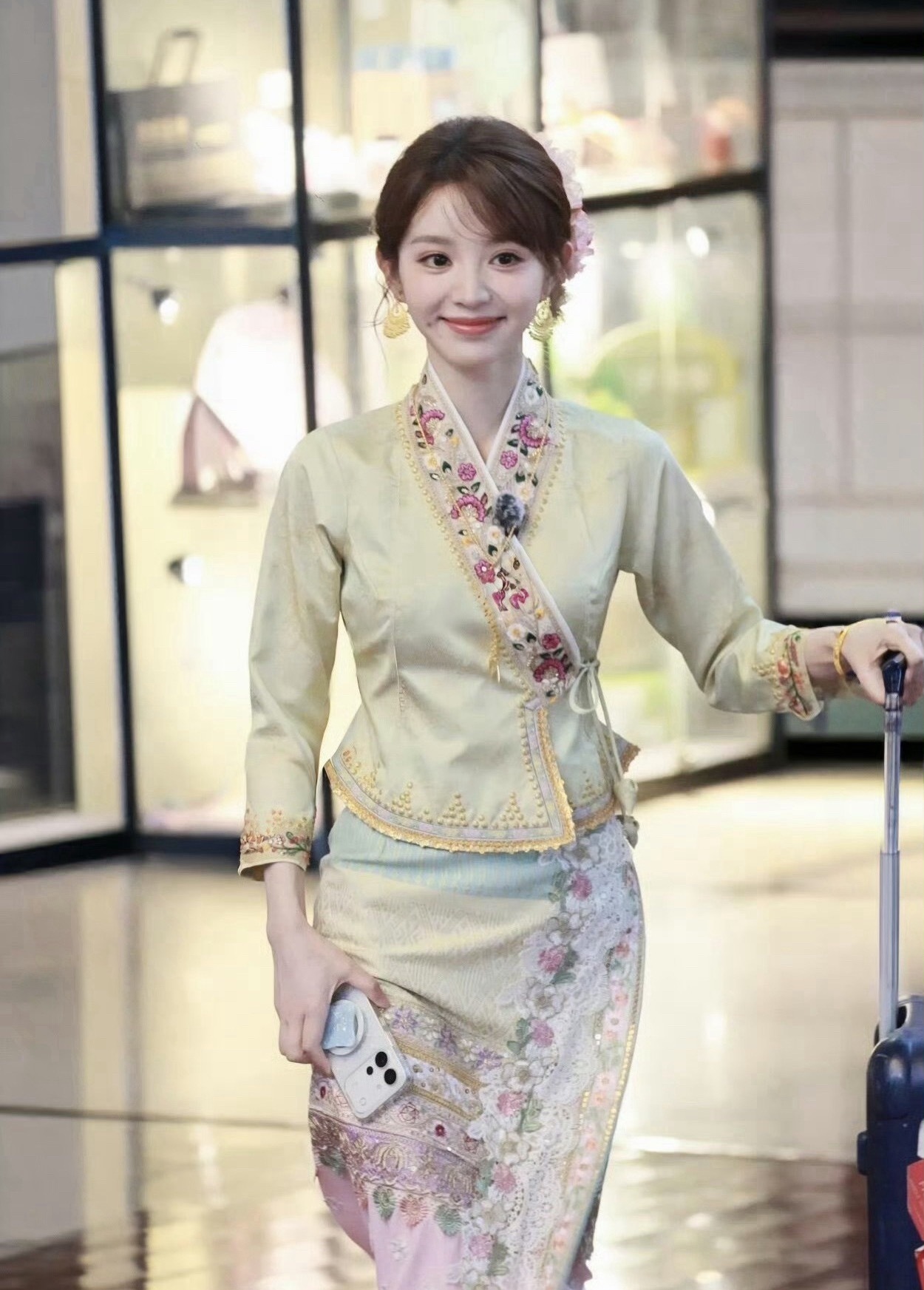 一些女明星的傣族or泰服造型… 