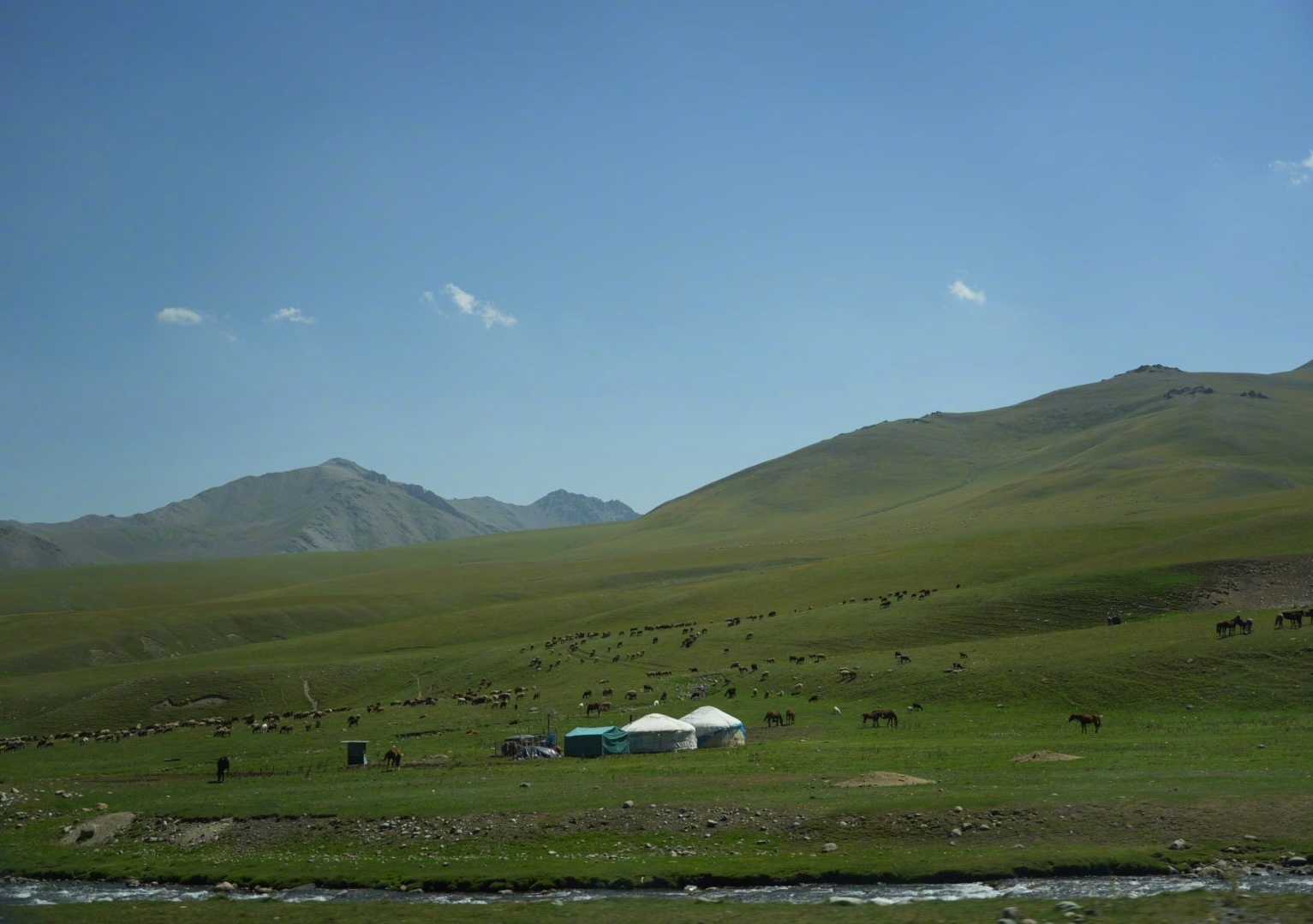 吉尔吉斯斯坦（Kyrgyzstan）作为古丝绸之路的重要节点，至今仍保留着浓郁的