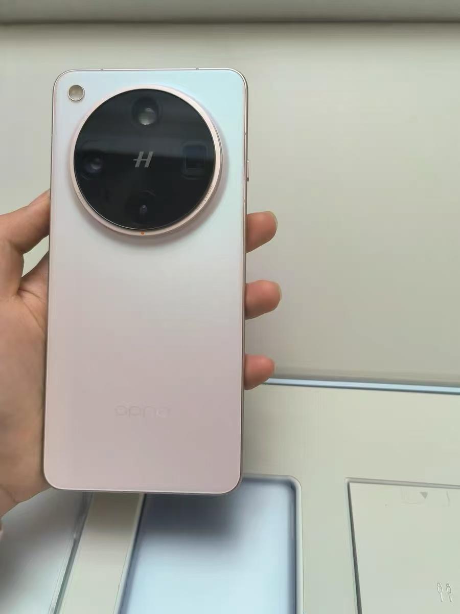 手持X8U，坐等Find X9 Ultra～
已经用Find X8 Ultra当