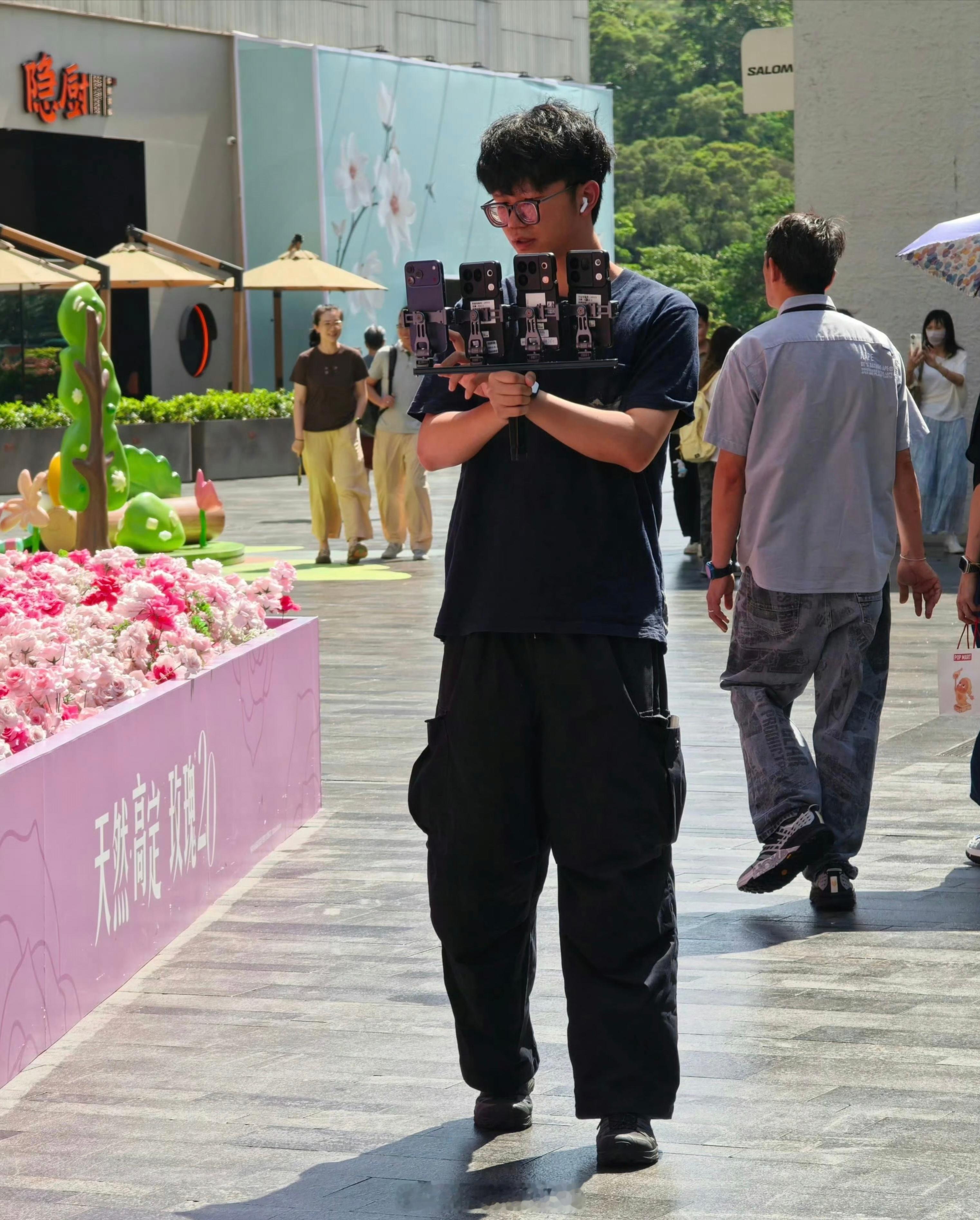 OPPO Find X10 系列测试机曝光，镜头布局有点像 Find X9s P