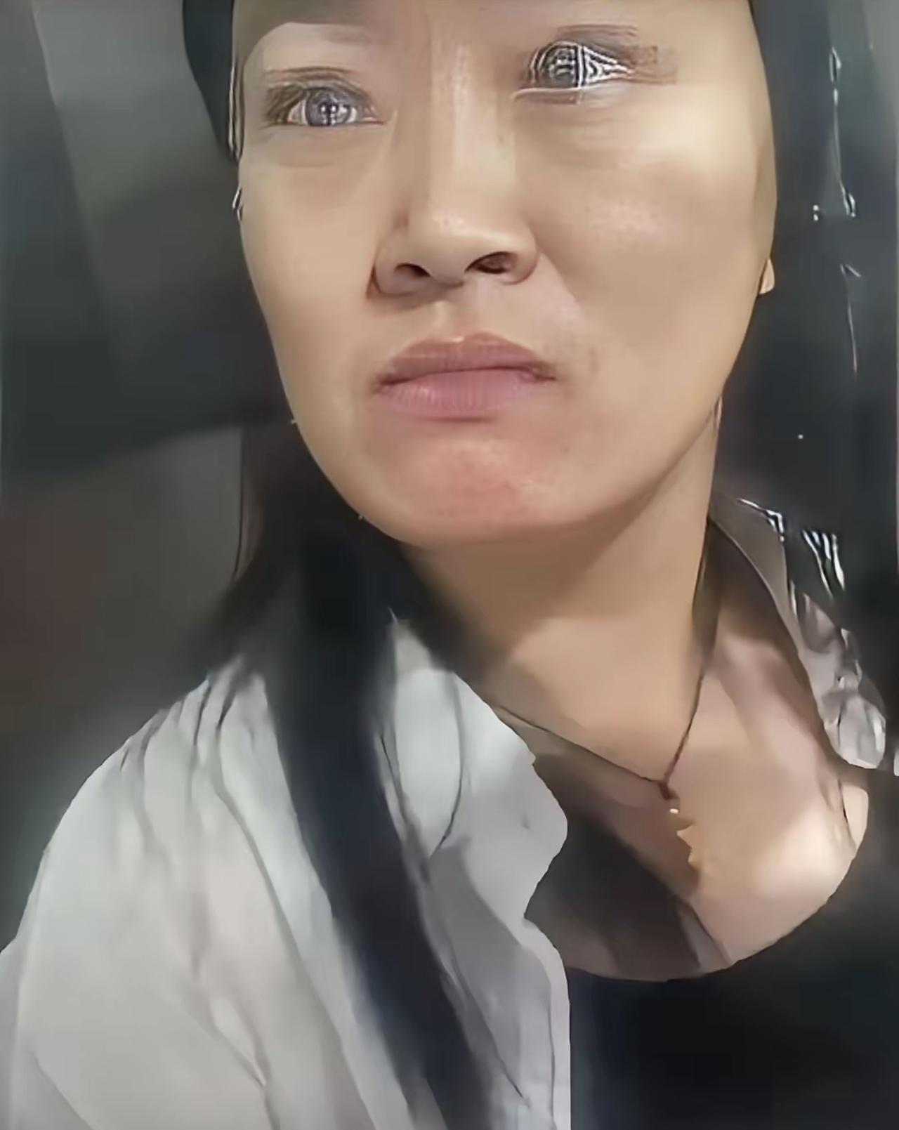 石家庄一女教师电梯内侮辱送外卖人员，被学校辞退！
石家庄一名女化学教师在电梯内侮