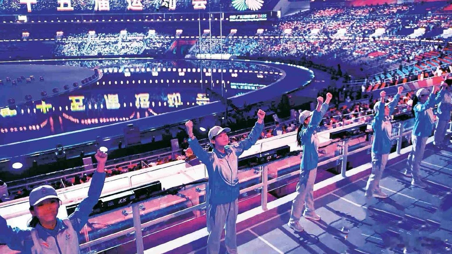 2950名粤港澳“小海豚”护航十五运会开幕式 2950名粤港澳“小海豚”志愿者，