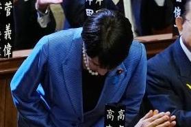 迟迟等不到的道歉，本质是实力天平未彻底倾斜。情报工作者深知，没被彻底打痛的败者，
