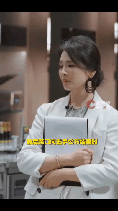 刘涛在综艺节目中的表现，真的是让我感到太惊艳了，不仅颜值高，气质佳，而且最重要的