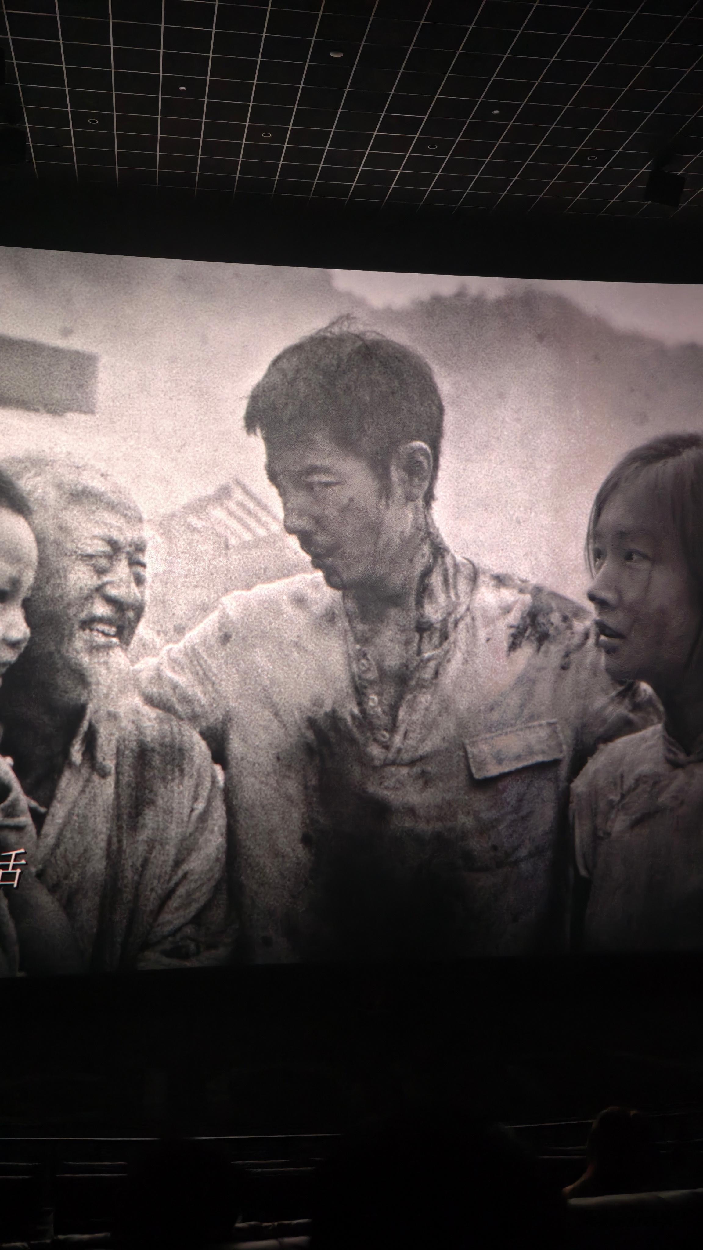 今天实在拗不过老婆，没来以前我理所当然的觉得这个题材，这个电影名字怎么可能拍的出