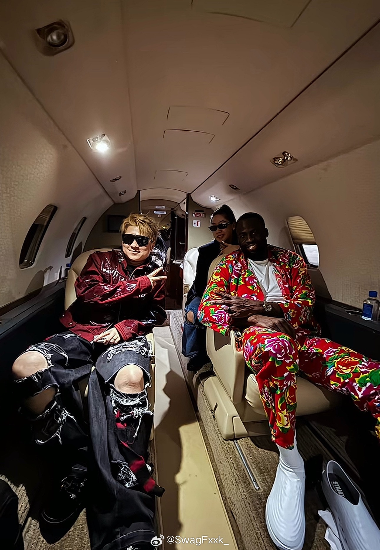 王以太晒出和格林一起坐私人飞机！！金州勇士