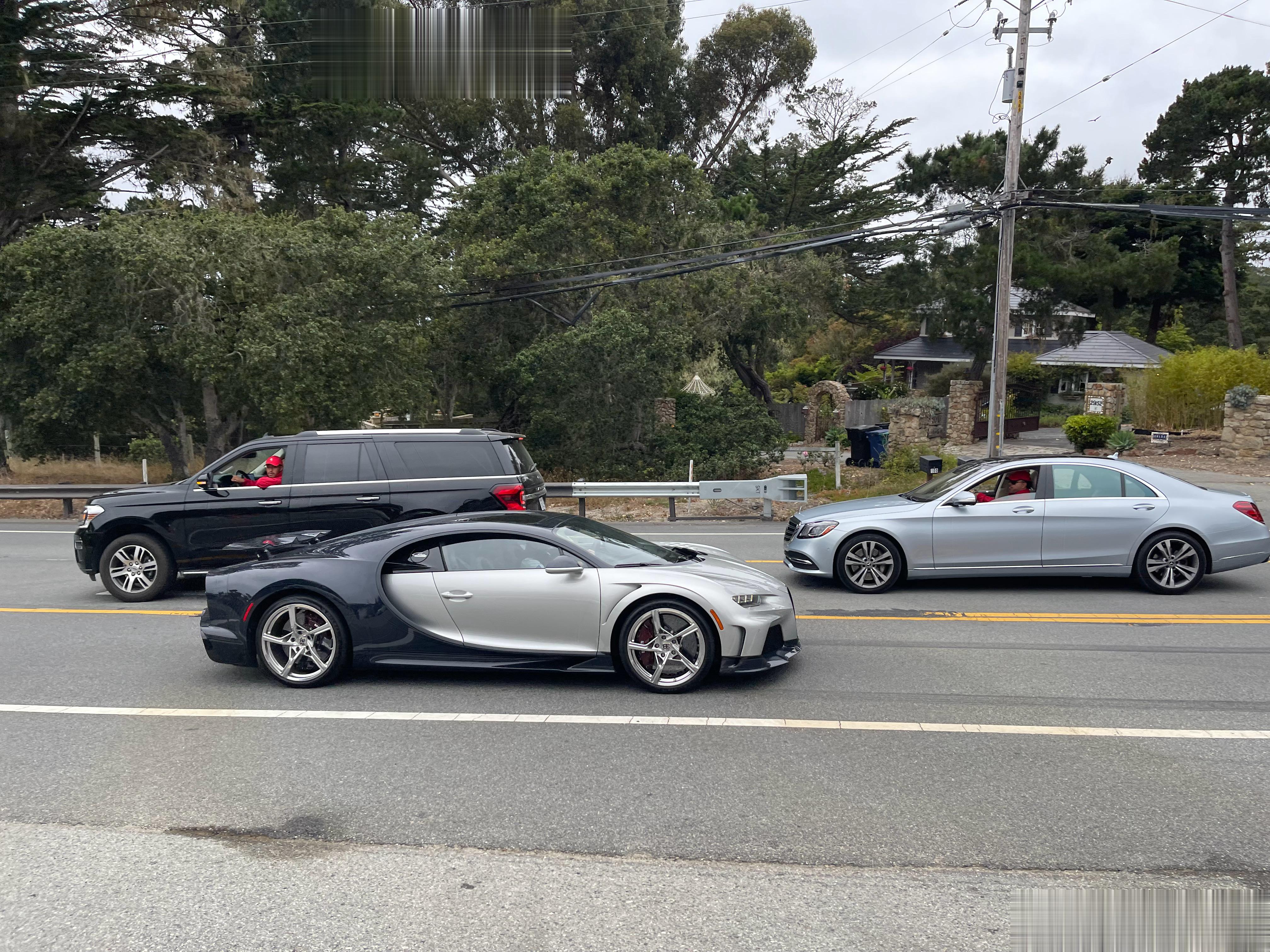 我保证，见到Chiron或者F50，肯定不会一边开车一边拍照了，这边街上都是[嘻