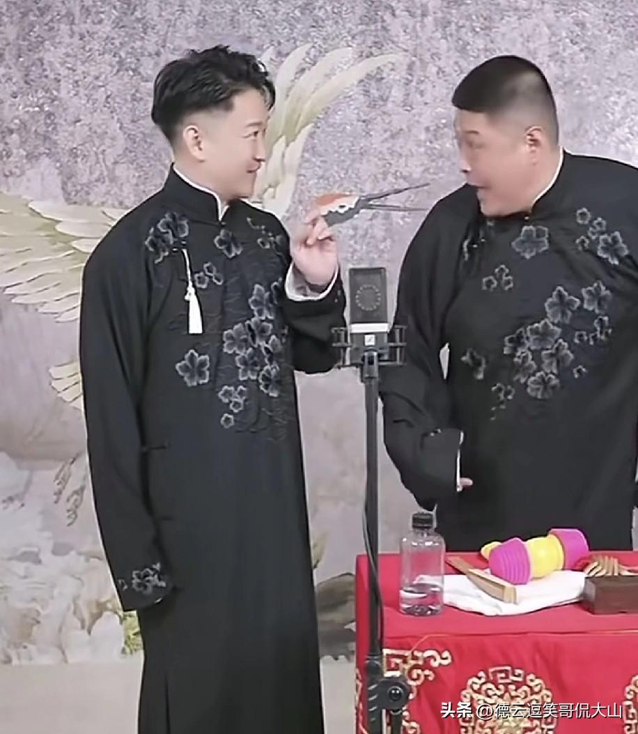 最像郭德纲的原儿徒曹云金的夏令营开张，刘云天当场怼他：“有本事你请郭德纲来？你开