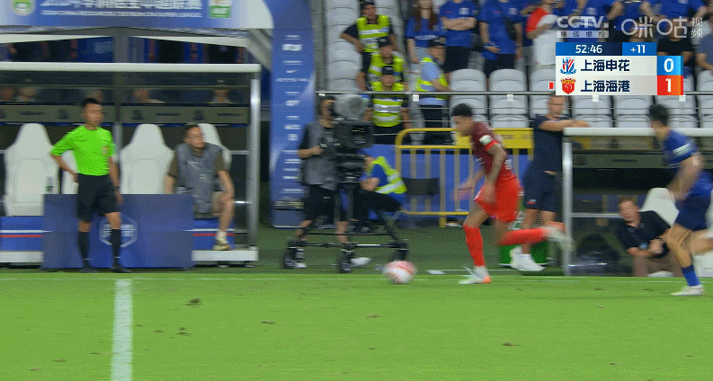 这个肘击挺明显的啊！不给红牌怎么着也得给古斯塔沃一张黄牌，可看不懂的是裁判为什么