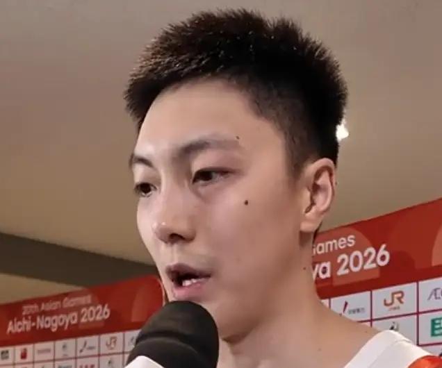 这届中国男篮最清醒的就是胡明轩，三场大胜晋级，他说的话也太直白了。
中国男篮晋级