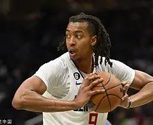 CBA三消息，广州签约2米18NBA中锋，广东续约黄明依，山东全力引进强力小外援