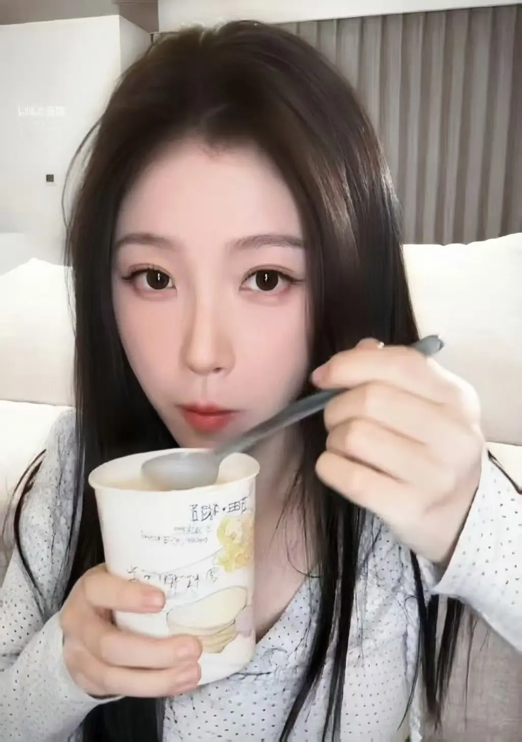 文案：找到逆转时间的公式，回到见你的第一面。