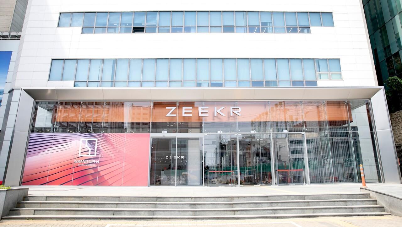 【韩国：极氪首家展厅开始营业！】
极氪在韩国的首家展厅 位于首尔江南区大峙洞，最