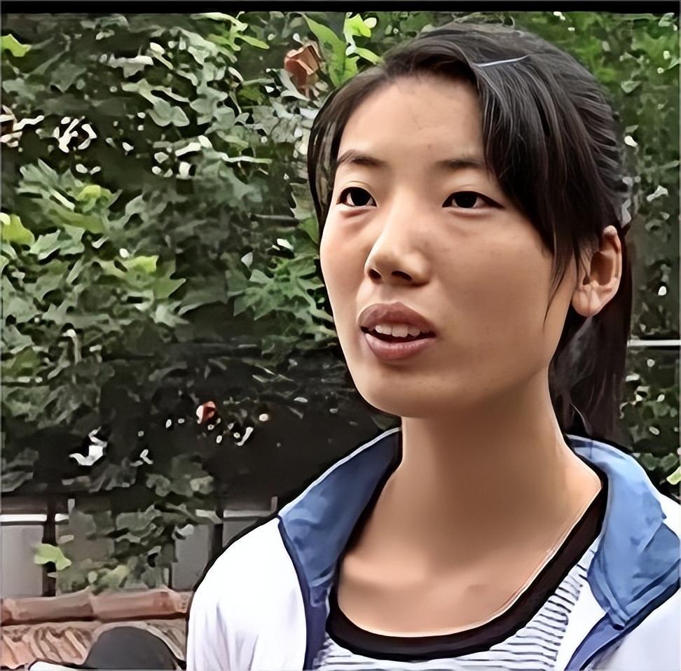 在云南的一所医科大学里，19岁的李春玲接到了一个改变命运的电话。电话那头，中华骨